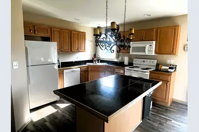 604 S Woodpine Dr, Elkhorn, WI 53121 - Photo 4