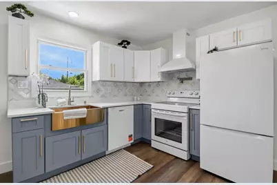 8127 W Glen Ave, Milwaukee, WI 53218 - Photo 10