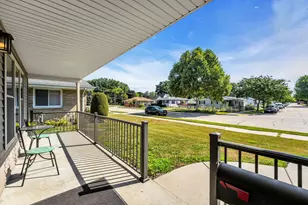 302 Graham St, Racine, WI 53405 - Photo 8