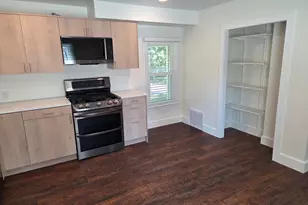 311 N 8th St, Delavan, WI 53115 - Photo 10