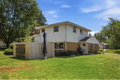 6712  Manchester Dr, Greendale, WI 53129 - Photo 2