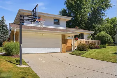 6712  Manchester Dr, Greendale, WI 53129 - Photo 4
