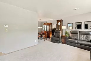 6712 Manchester Dr, Greendale, WI 53129 - Photo 10