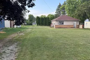 910 Fredonia Ave, Fredonia, WI 53021 - Photo 1