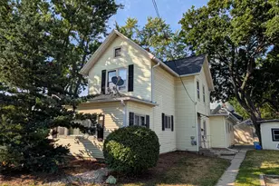 248 W Chestnut St, Burlington, WI 53105 - Photo 2
