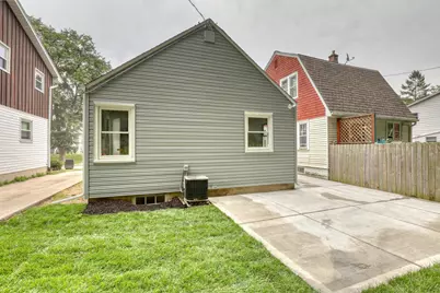 6633  Hillside Ln, Wauwatosa, WI 53213 - Photo 20