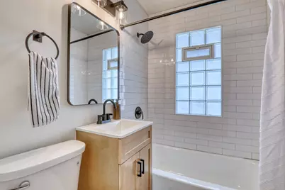 6633  Hillside Ln, Wauwatosa, WI 53213 - Photo 8