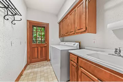 3820  Charter Point Ct, Brookfield, WI 53045 - Photo 16