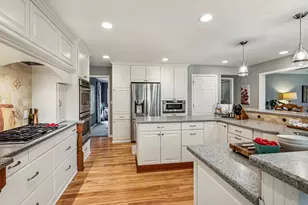 16725 Mary Cliff Ct, Brookfield, WI 53005 - Photo 4