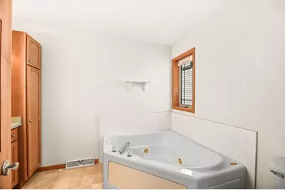 14653 W Wilbur Dr, New Berlin, WI 53151 - Photo 18