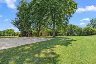 W174N9787 Wendy Ln, Germantown, WI 53022 - Photo 4