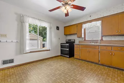 6426 W Wilbur Ave, Milwaukee, WI 53220 - Photo 8