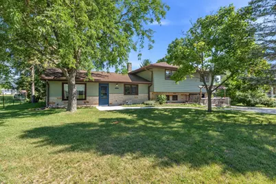 2320 E Sandy Acre Rd, West Bend, WI 53090 - Photo 26
