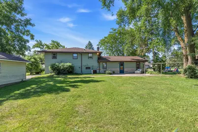 2320 E Sandy Acre Rd, West Bend, WI 53090 - Photo 20