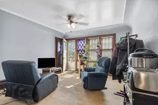 2827 N 51st St, Milwaukee, WI 53210 - Photo 8