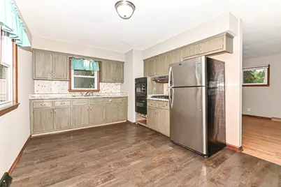 3746 S 92nd St, Milwaukee, WI 53228 - Photo 6