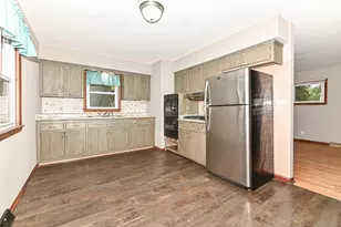 3746 S 92nd St, Milwaukee, WI 53228 - Photo 6