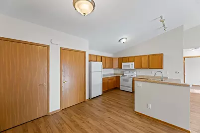 W1060  Marietta Ave #114, Ixonia, WI 53036 - Photo 6