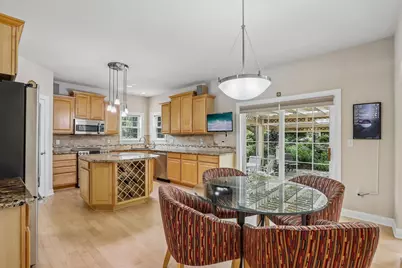 749  Prestwick Ct, Oconomowoc, WI 53066 - Photo 10