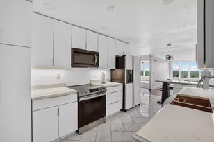 2525 S Shore Dr, Milwaukee, WI 53207 - Photo 8