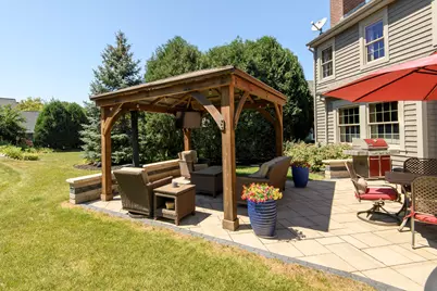 587  Cottonwood Ln, Grafton, WI 53024 - Photo 12
