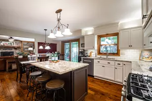 S24W27029 Apache Pass, Waukesha, WI 53188 - Photo 4