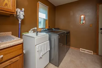 8319 S Woodridge Dr, Oak Creek, WI 53154 - Photo 32