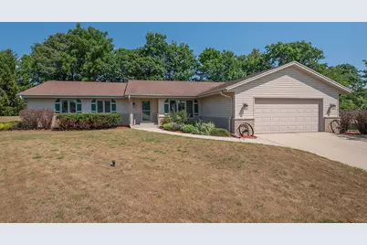 8319 S Woodridge Dr, Oak Creek, WI 53154 - Photo 4
