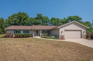 8319 S Woodridge Dr, Oak Creek, WI 53154 - Photo 4