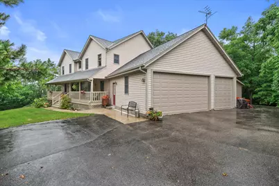 S86W30445  Stonegate Dr, Mukwonago, WI 53149 - Photo 2