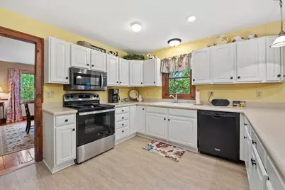 S86W30445  Stonegate Dr, Mukwonago, WI 53149 - Photo 6