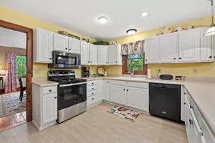 S86W30445 Stonegate Dr, Mukwonago, WI 53149 - Photo 6