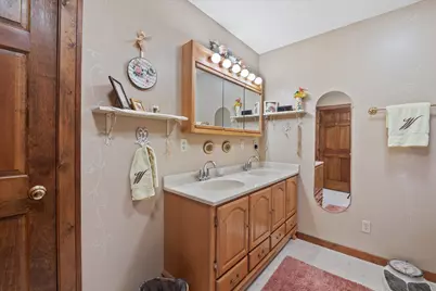 S86W30445  Stonegate Dr, Mukwonago, WI 53149 - Photo 24
