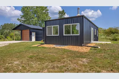909  Page Ct, Sheboygan, WI 53081 - Photo 2