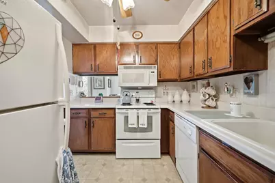 405  Cheviot Chase - #1, Waukesha, WI 53186 - Photo 8