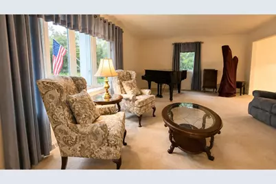 4707 S 81st St, Greenfield, WI 53220 - Photo 2