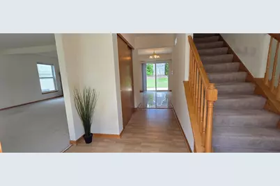 588 E Randy Rd, Oak Creek, WI 53154 - Photo 6