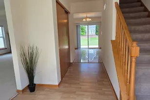 588 E Randy Rd, Oak Creek, WI 53154 - Photo 6