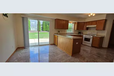 588 E Randy Rd, Oak Creek, WI 53154 - Photo 14