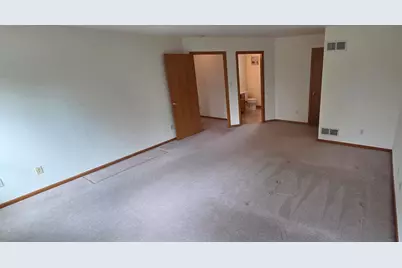 588 E Randy Rd, Oak Creek, WI 53154 - Photo 18