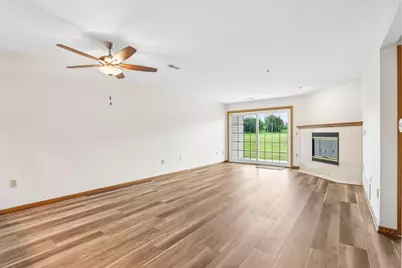 4575 S 124th St, New Berlin, WI 53151 - Photo 2