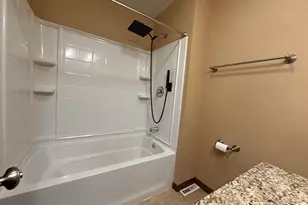 3420 Ivy Ln, Racine, WI 53402 - Photo 12