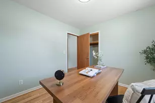 W147N8446 Manchester Dr, Menomonee Falls, WI 53051 - Photo 12