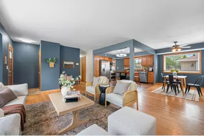 W147N8446  Manchester Dr, Menomonee Falls, WI 53051 - Photo 4