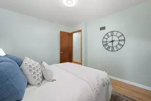 W147N8446 Manchester Dr, Menomonee Falls, WI 53051 - Photo 10