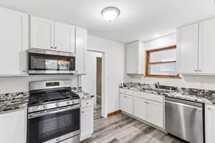 4260 N 93rd St, Wauwatosa, WI 53222 - Photo 14