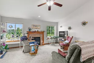 539 Maple Leaf Ct, Manitowoc, WI 54220 - Photo 4