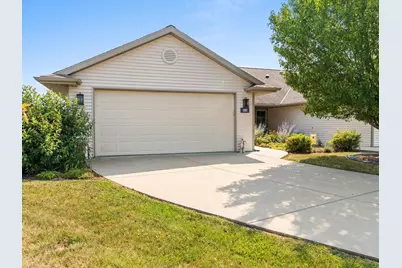 539  Mapleleaf Ct, Manitowoc, WI 54220 - Photo 2