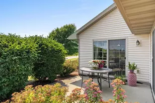 539 Maple Leaf Ct, Manitowoc, WI 54220 - Photo 18