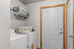 539 Maple Leaf Ct, Manitowoc, WI 54220 - Photo 16